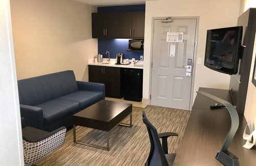 Tracy Hotel | Holiday Inn Express Hotel & Suites Tracy by IHG