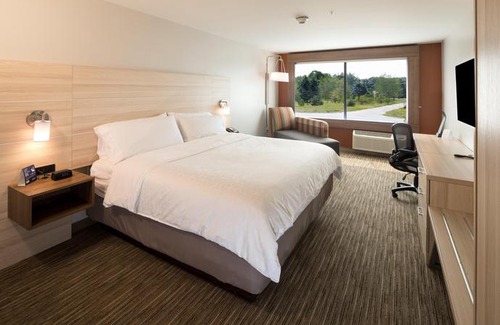 Bay City Hotel | Holiday Inn Express Hotel & Suites Bay City