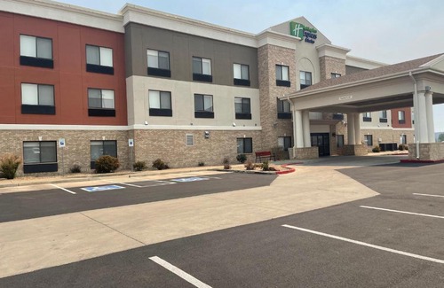 Las Vegas Hotel | Holiday Inn Express Hotel & Suites Las Vegas NM by IHG