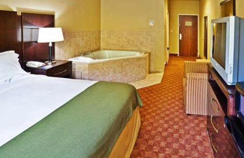 Muskogee Hotel | Holiday Inn Express Hotel & Suites Muskogee by IHG
