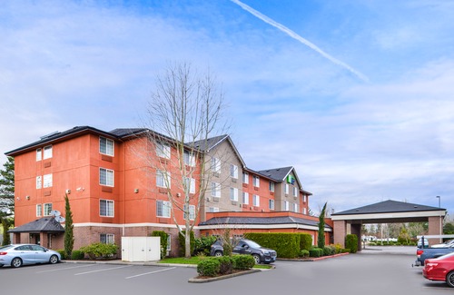 Hayden Island Hotel | Holiday Inn Express Hotel & Suites Portland - Jantzen Beach, an Ihg Hotel