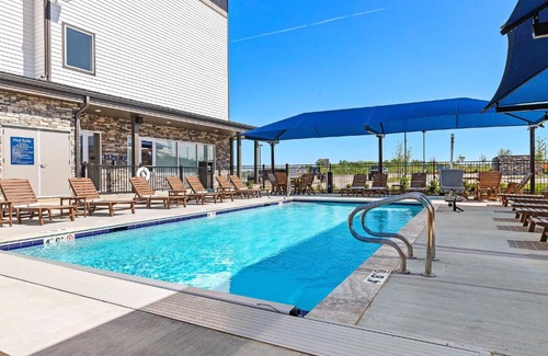 Waldron Hotel | Holiday Inn Express Kansas City North Parkville by IHG