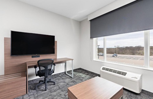 Waldron Hotel | Holiday Inn Express Kansas City North Parkville by IHG