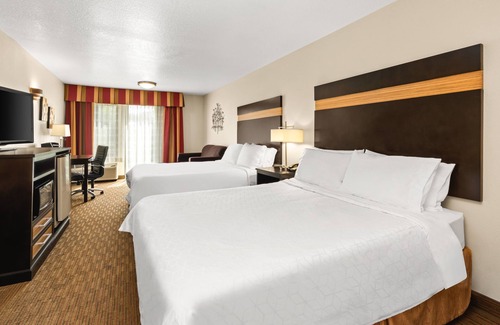 Gladstone Hotel | Holiday Inn Express Portland SE- Clackamas Area, an IHG Hotel