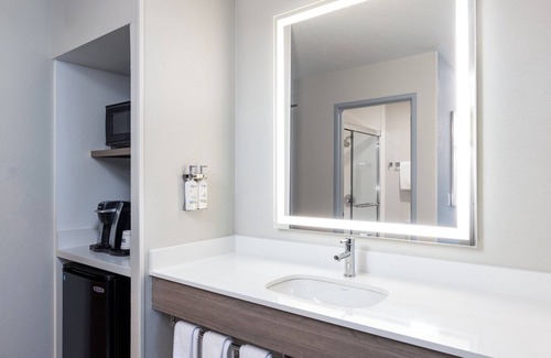 Lake Oswego Hotel | Holiday Inn Express Portland South-Lake Oswego by IHG