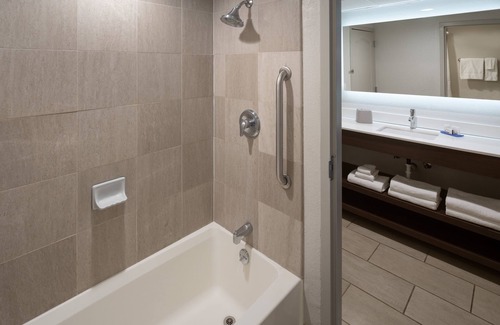 North Greece Hotel | Holiday Inn Express Rochester - Greece by IHG