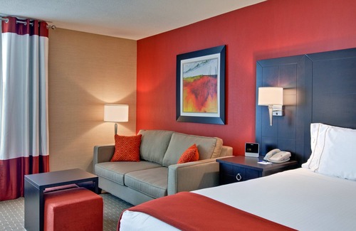 Chatham-Kent Hotel | Holiday Inn Express & Suites Chatham South by IHG