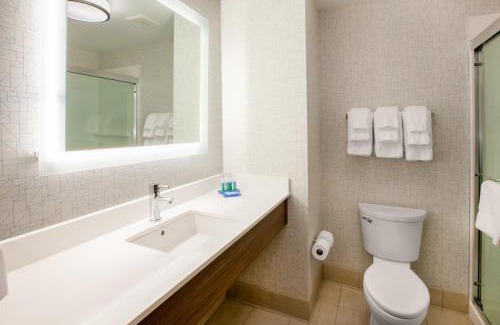 Morehead City Hotel | Holiday Inn Express & Suites - Morehead City by IHG