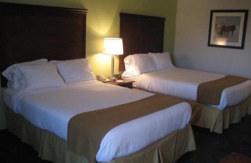 Morehead City Hotel | Holiday Inn Express & Suites - Morehead City by IHG