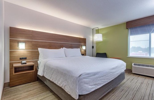 Scottsburg Hotel | Holiday Inn Express Scottsburg