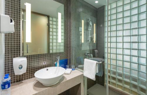 Baoshan Hotel | Holiday Inn Express Shanghai Gongkang by IHG