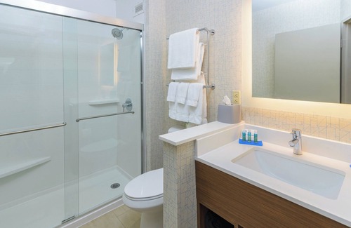 Southington Hotel | Holiday Inn Express Southington by IHG