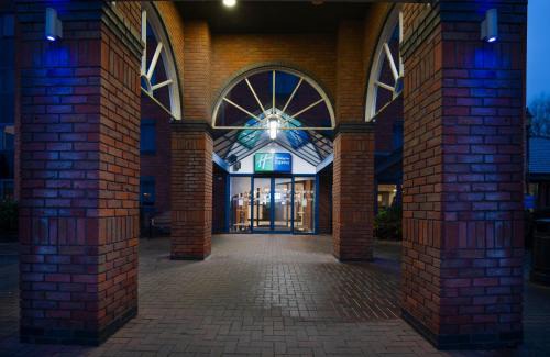 Acton Trussell Hotel | Holiday Inn Express Stafford by IHG