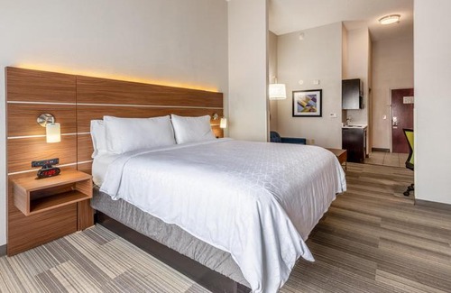 Statesville Hotel | Holiday Inn Express & Suites Statesville