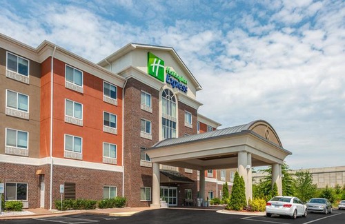 Statesville Hotel | Holiday Inn Express & Suites Statesville