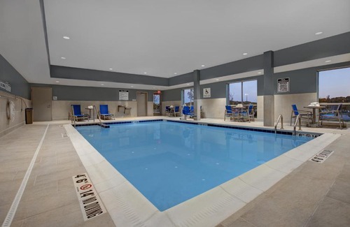 Brookfield Hotel | Holiday Inn Express & Suites - Milwaukee - Brookfield by IHG