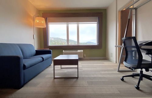 Victoria Hotel | Holiday Inn Express & Suites Victoria - Colwood by IHG