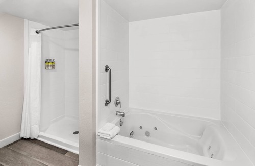 Greenville - Spartanburg Hotel | Holiday Inn Express & Suites Greenville-I-85 & Woodruff Rd by IHG