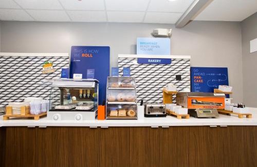 Arden-Arcade Hotel | Holiday Inn Express & Suites Sacramento NE Cal Expo by IHG