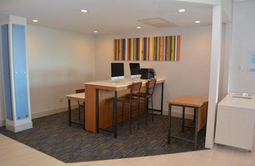 Waterville Hotel | Holiday Inn Express & Suites Waterville - North by IHG