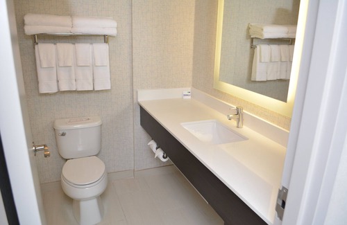 Waterville Hotel | Holiday Inn Express & Suites Waterville - North by IHG