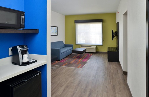 Carthage Hotel | Holiday Inn Express & Suites Carthage by IHG