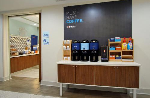 Danville Hotel | Holiday Inn Express & Suites Danville by IHG