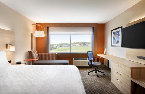 Port Wentworth Hotel | Holiday Inn Express & Suites Savannah N - Port Wentworth