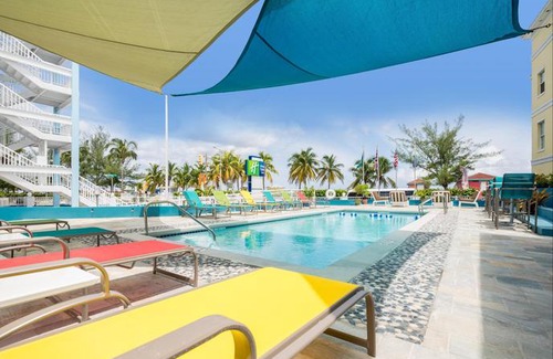 Downtown Nassau Hotel | Holiday Inn Express & Suites Nassau