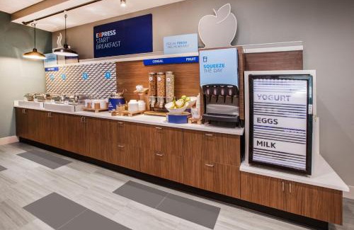 Bonham Hotel | Holiday Inn Express & Suites Bonham by IHG