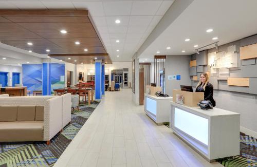 Dallas Hotel | Holiday Inn Express & Suites - Dallas NW HWY - Love Field by IHG