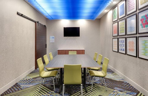 Dallas Hotel | Holiday Inn Express & Suites - Dallas NW HWY - Love Field by IHG