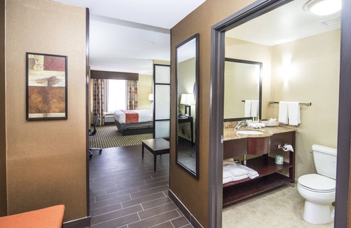 Elkton Hotel | Holiday Inn Express & Suites Elkton - University Area by IHG