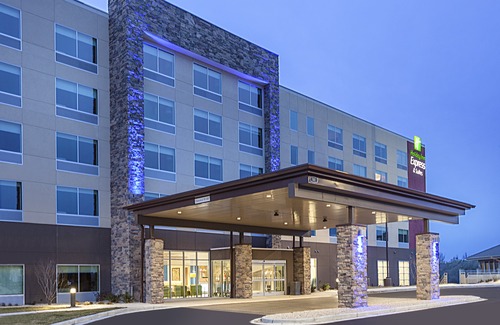 Hudson Hotel | Holiday Inn Express & Suites Hudson I-94, an Ihg Hotel