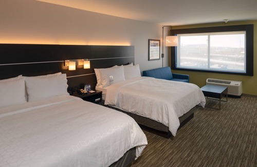 Downtown Tulsa Hotel | Holiday Inn Express & Suites Tulsa Downtown by IHG