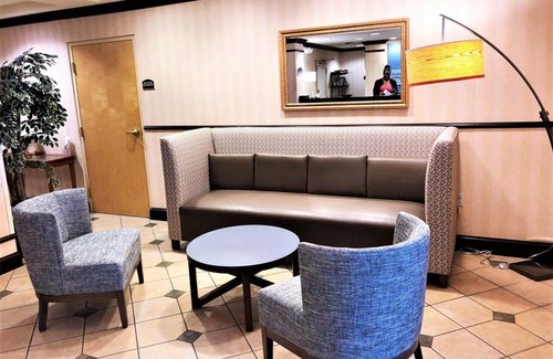 North Syracuse Hotel | Holiday Inn Express Syracuse Airport