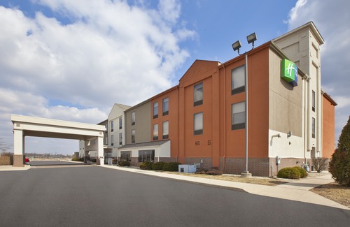 Tiffin Hotel | Holiday Inn Express Tiffin, an Ihg Hotel