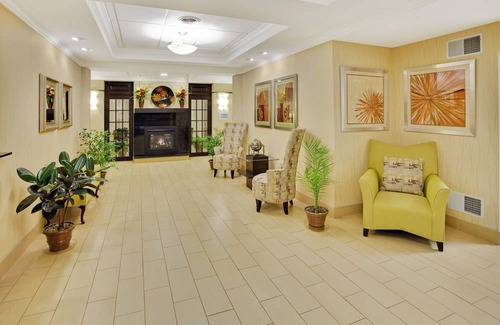 Lebanon Hotel | Holiday Inn Express Hotel & Suites Lebanon, an IHG Hotel