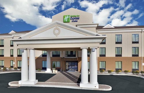 Lebanon Hotel | Holiday Inn Express Hotel & Suites Lebanon, an IHG Hotel