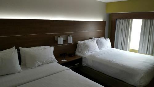 Alverton Hotel | Holiday Inn Express Mount Pleasant- Scottdale by IHG