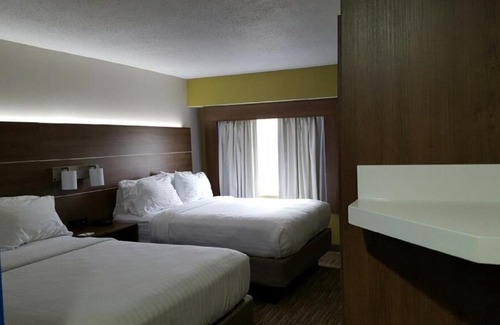 Alverton Hotel | Holiday Inn Express Mount Pleasant- Scottdale by IHG