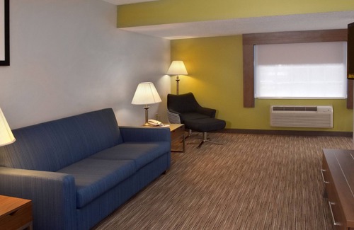 Alverton Hotel | Holiday Inn Express Mount Pleasant-Scottdale by IHG