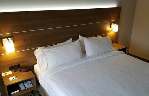 Alverton Hotel | Holiday Inn Express Mount Pleasant-Scottdale by IHG