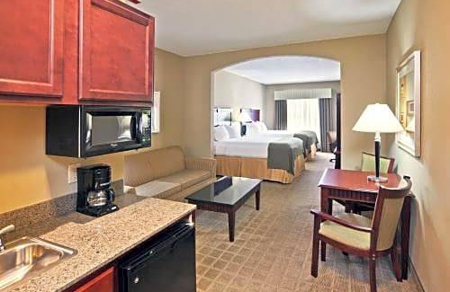 Shawnee Hotel | Holiday Inn Express Hotel & Suites Shawnee I-40, an IHG Hotel