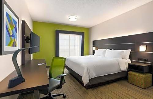 Shawnee Hotel | Holiday Inn Express Hotel & Suites Shawnee I-40, an IHG Hotel