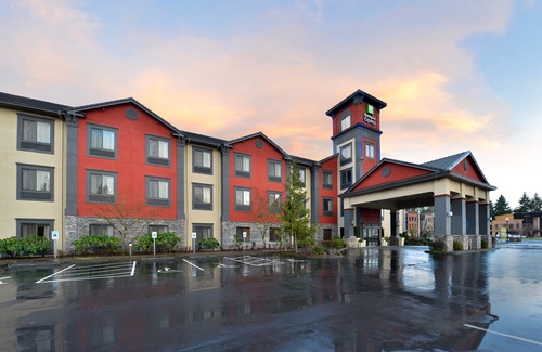 Pleasant Valley Hotel | Holiday Inn Express Vancouver North, an Ihg Hotel