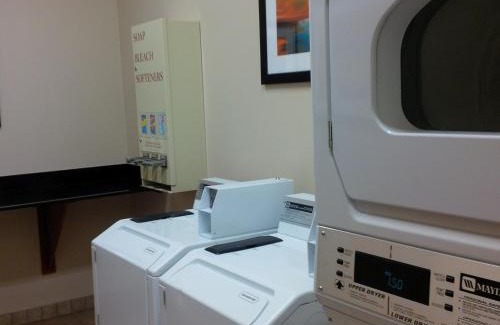 Pleasant Valley Hotel | Holiday Inn Express Vancouver North by IHG