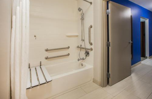 Rossville Hotel | Holiday Inn Express - White Marsh by IHG