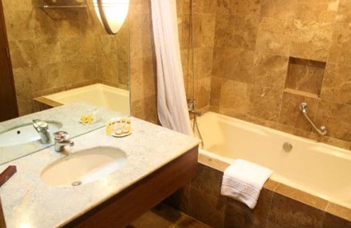 Malvar Hotel | Holiday Inn Hotel & Suites Batangas Limapark, an IHG Hotel