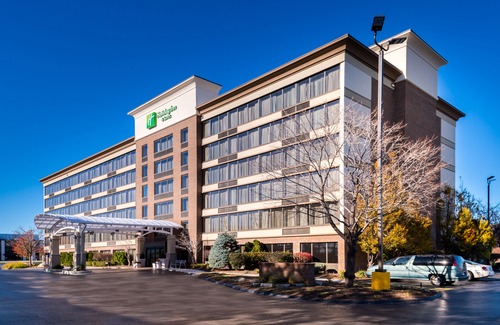 Warren Hotel | Holiday Inn Hotel & Suites Warren, an Ihg Hotel